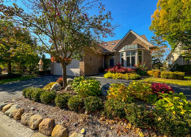 Property at 5040 Oakbrooke Dr, West Bloomfield, MI 48323, 3 beds, 2.5 baths
