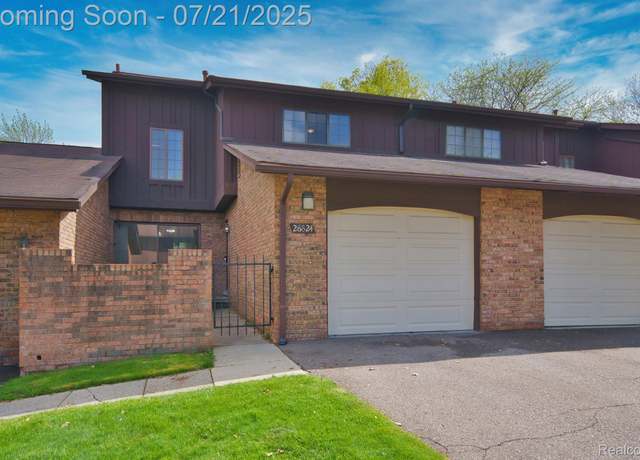 Property at 26824 Summerdale Dr, Southfield, MI 48033, 3 beds, 2.5 baths