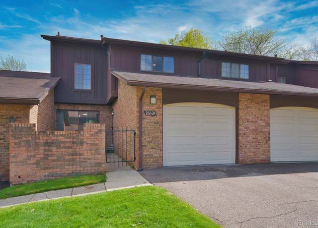 Property at 26824 Summerdale Dr, Southfield, MI 48033, 3 beds, 2.5 baths