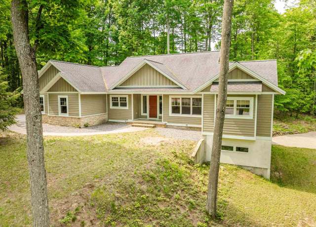 Property at 2577 Blue Meadow Dr, Traverse City, MI 49685, 4 beds, 3 baths