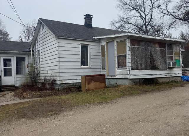 Property at 6208 Stark Rd, Midland, MI 48642, 3 beds, 1 bath