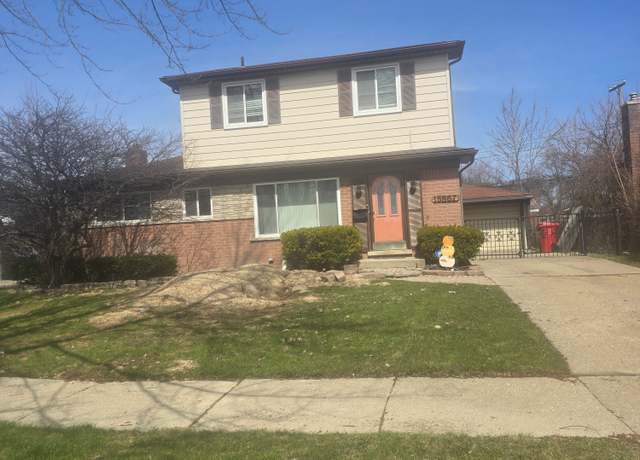 Property at 15867 Loreto St, Roseville, MI 48066, 5 beds, 2.5 baths