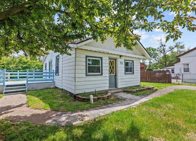 Property at 950 Auburndale Ave, Ypsilanti, MI 48198, 3 beds, 1 bath