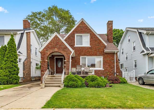 Property at 7914 Wisconsin St, Dearborn, MI 48126, 4 beds, 2.5 baths