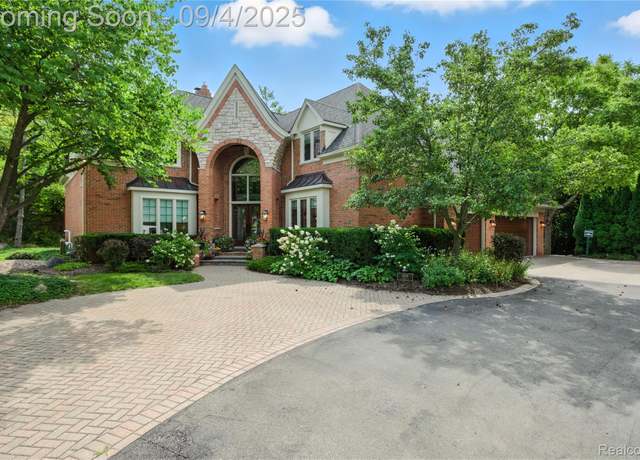 Property at 3029 E Ridge Ct, Bloomfield Hills, MI 48302, 3 beds, 4.5 baths