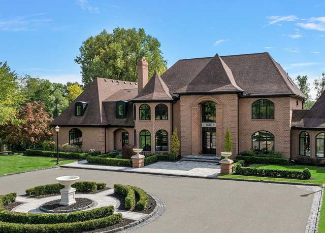 Property at 5305 Elmgate Bay Dr, Orchard Lake, MI 48324, 8 beds, 9 baths