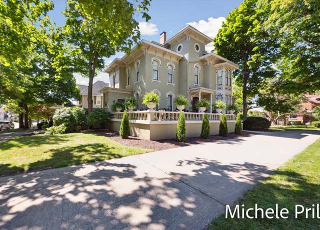 Property at 118 E Oliver St, Owosso, MI 48867, 3 beds, 3.5 baths