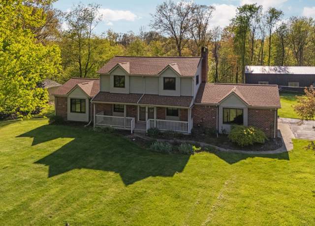 Property at 14160 Iroquois Woods Dr, Fenton, MI 48430, 4 beds, 2.5 baths