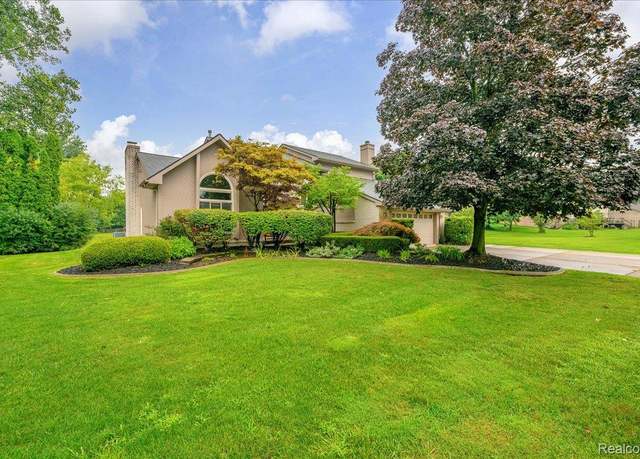 Property at 30304 Blossom Ct, Farmington Hills, MI 48331, 4 beds, 3.5 baths