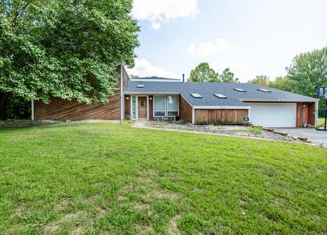 Property at 5419 N Watervliet Rd, Watervliet, MI 49098, 6 beds, 4.5 baths