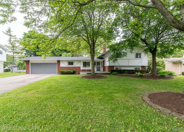 Property at 6845 Tamerlane Dr, West Bloomfield, MI 48322, 3 beds, 2.5 baths
