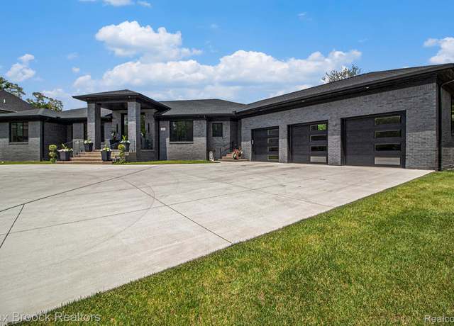 Property at 2682 Walnut Lake Rd, West Bloomfield, MI 48323, 3 beds, 3.5 baths