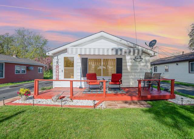 Property at 125 Wickham Ave, Houghton Lake, MI 48629, 2 beds, 1 bath