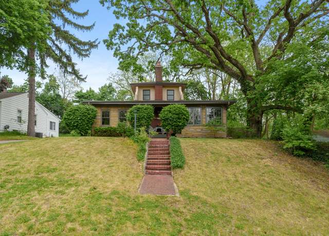 Property at 129 S Berkley St, Kalamazoo, MI 49006, 3 beds, 2 baths