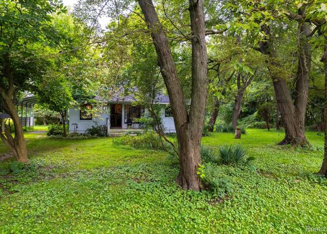 Property at 37539 Palmer Woods Blvd, Sterling Heights, MI 48312, 2 beds, 1 bath