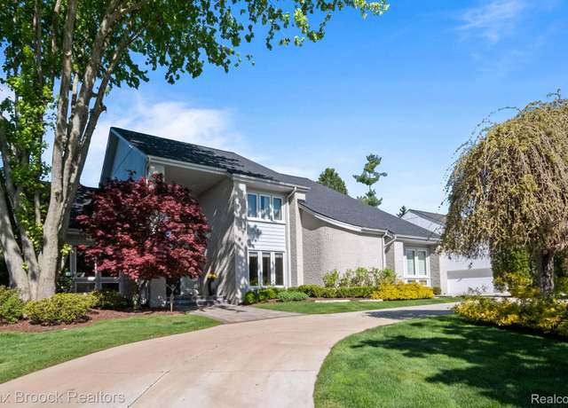 Property at 6566 Bristol Dr, West Bloomfield, MI 48322, 4 beds, 3 baths