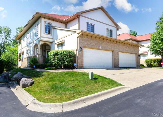 Property at 5959 Bella Vista Dr, West Bloomfield, MI 48322, 3 beds, 2.5 baths