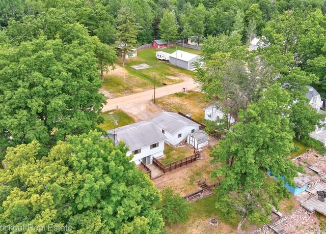 Property at 3699 Lakeview Dr, Beaverton, MI 48612, 3 beds, 2 baths