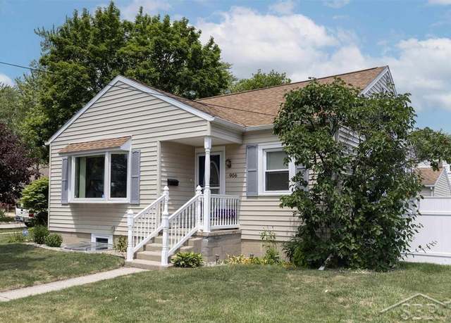 Property at 906 W Hart St, Bay City, MI 48706, 4 beds, 2 baths