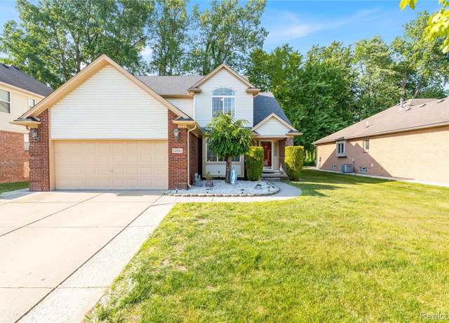 Property at 13563 Trotters Ln, Sterling Heights, MI 48313, 3 beds, 3.5 baths