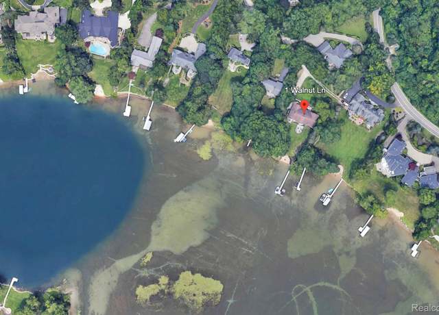 Property at 1 Walnut Ln, Orchard Lake, MI 48324, 5 beds, 3.5 baths