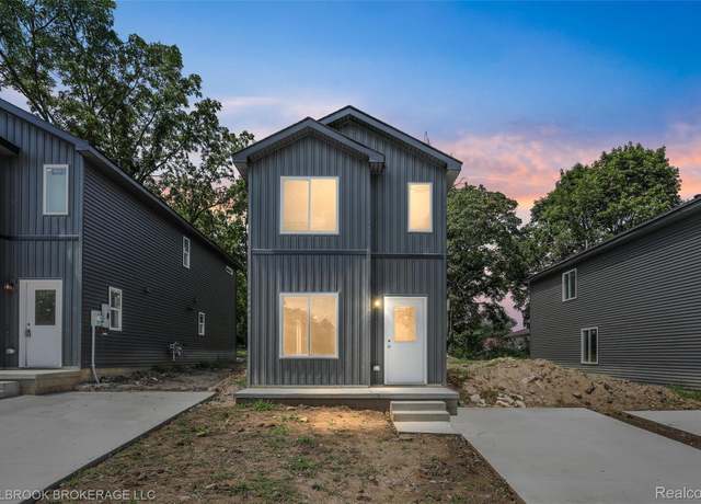 Property at 53 N Roselawn St, Pontiac, MI 48342, 3 beds, 2.5 baths