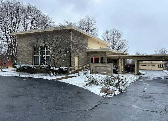 Property at 286 Capital Ave NE, Battle Creek, MI 49017, 6 beds, 2.5 baths