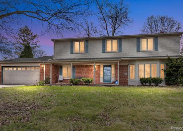 Property at 5555 Castleton Dr, West Bloomfield, MI 48322, 4 beds, 2.5 baths