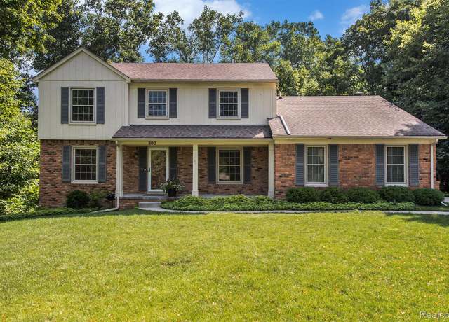 Property at 800 Ravine Terrace Dr, Rochester Hills, MI 48307, 4 beds, 2.5 baths