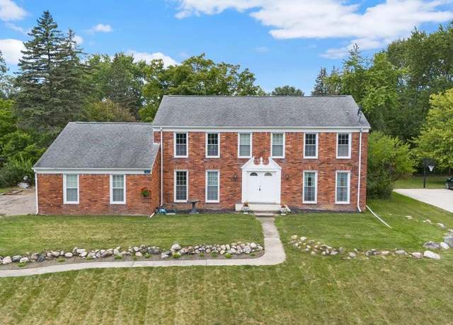 Property at 5710 Hobnail Cir, West Bloomfield Charter Township, MI 48322, 4 beds, 2.5 baths