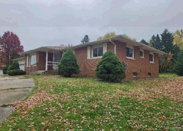 Property at 1080 Dye Krest Dr, Flint Charter Township, MI 48532, 3 beds, 1.5 baths