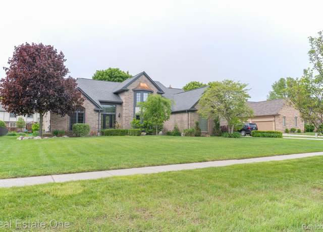 Property at 14607 Stratford Ct, Shelby Twp, MI 48315, 4 beds, 2.5 baths