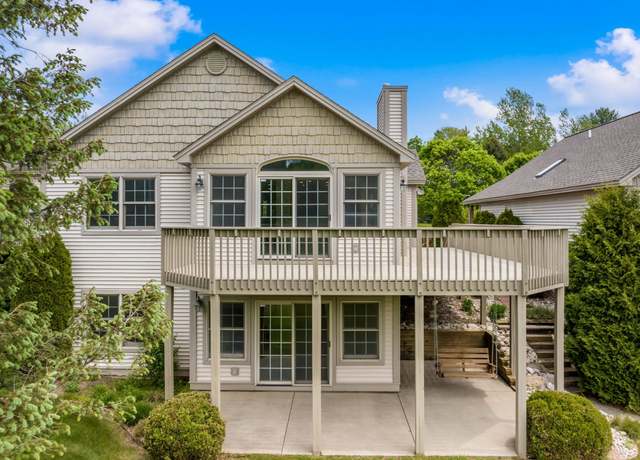 Property at 2841 E Crown Dr, Traverse City, MI 49684, 3 beds, 2.5 baths