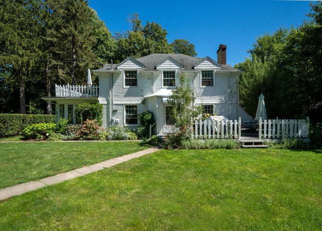 Property at 61412 Walnut St, Cassopolis, MI 49031, 3 beds, 2.5 baths