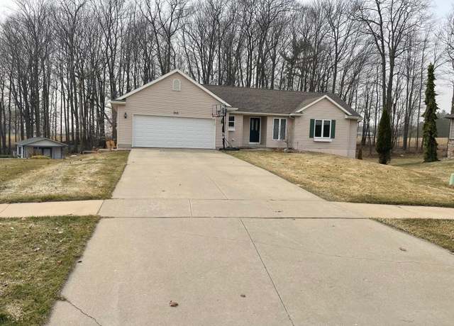 Property at 945 Valley Ave, Fremont, MI 49412, 4 beds, 2.5 baths