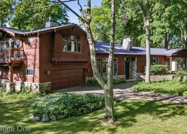 Property at 28190 Wildwood Trl, Farmington Hills, MI 48336, 4 beds, 2.5 baths