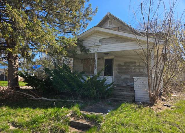Property at 1301 Clancy Ave, Flint, MI 48503, 3 beds, 1.5 baths