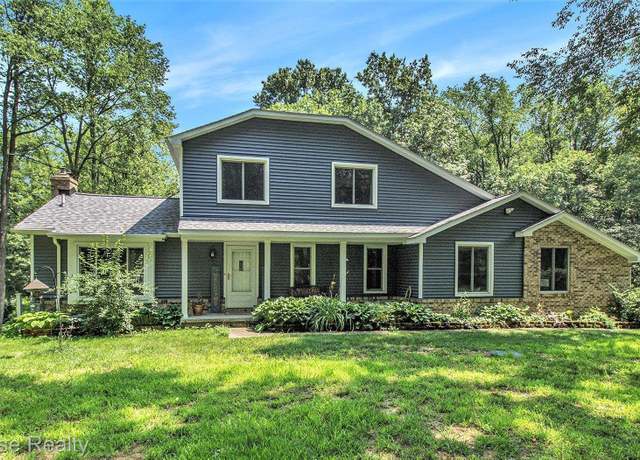 Property at 3501 White Oaks Dr, Highland Charter Township, MI 48357, 4 beds, 2 baths