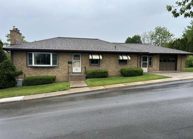 Property at 805 Capen St NE, Grand Rapids, MI 49505, 3 beds, 1.5 baths