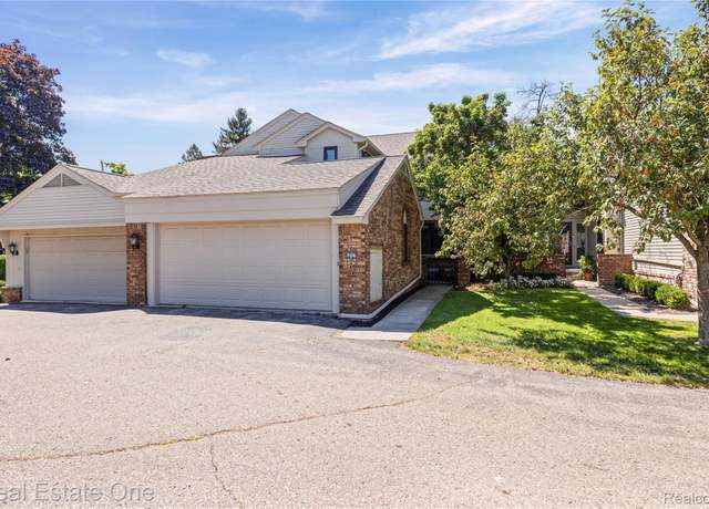 Property at 6027 Pebble Lane Ct, West Bloomfield Charter Township, MI 48322, 3 beds, 2.5 baths