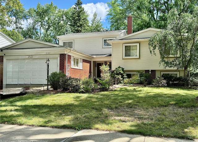 Property at 2182 Yorktown Dr, Ann Arbor, MI 48105, 5 beds, 3.5 baths