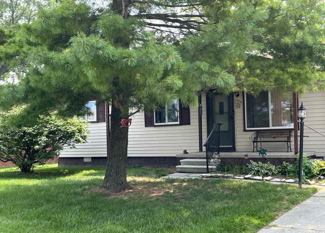 Property at 37650 Maplehill St, Harrison Township, MI 48045, 3 beds, 1.5 baths