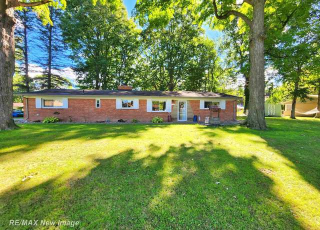Property at 1836 Mcarthur St, Saginaw Charter Township, MI 48638, 2 beds, 2 baths
