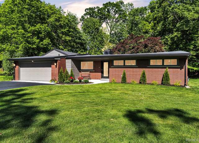 Property at 28200 E Greenmeadow Cir, Farmington Hills, MI 48334, 4 beds, 2 baths