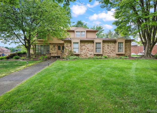 Property at 29801 Deer Run, Farmington Hills, MI 48331, 4 beds, 2.5 baths