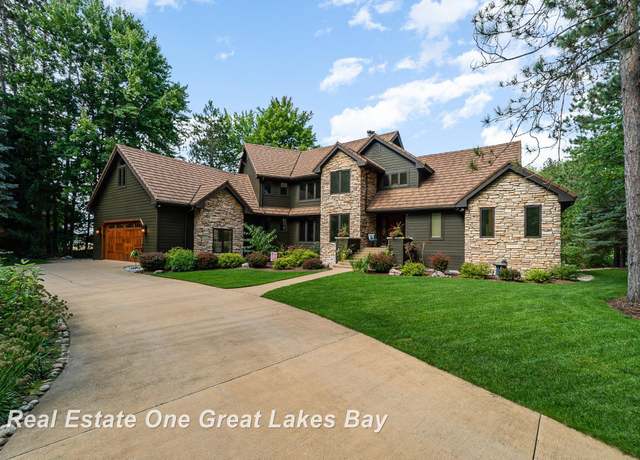 Property at 725 Edenville Lake Rd, Hope, MI 48628, 4 beds, 3.5 baths