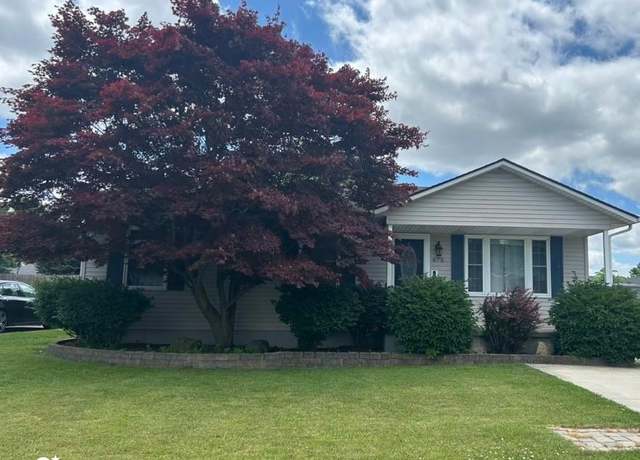Property at 675 Applegate Dr, Marysville, MI 48040, 3 beds, 2 baths
