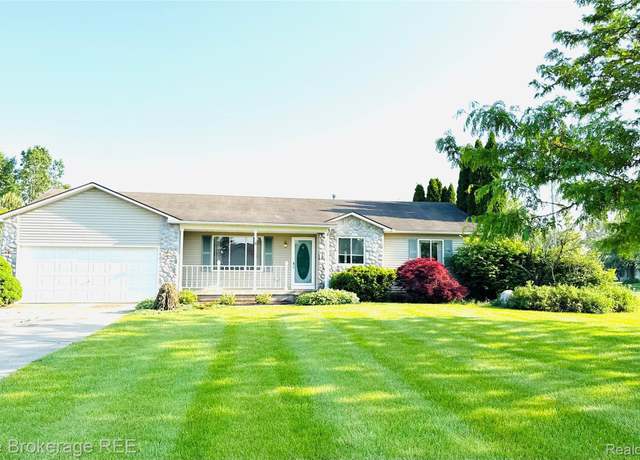 Property at 2525 Torrey Grove Ct, Fenton, MI 48430, 3 beds, 2 baths