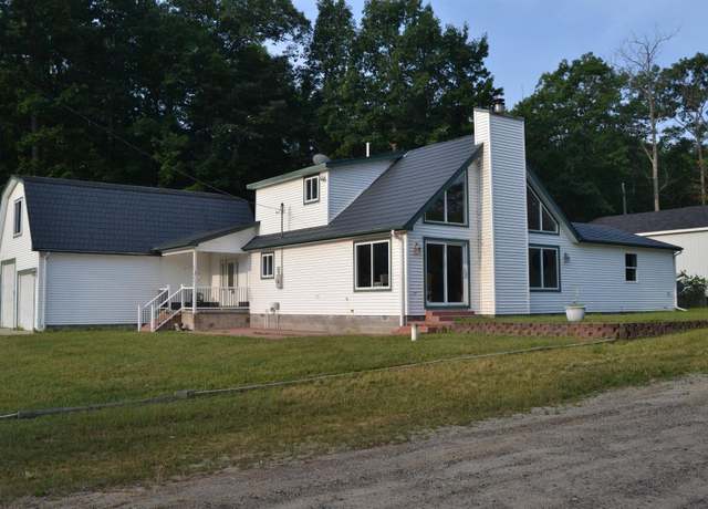 Property at 404 Summit Rd, Lyon Township, MI 48653, 4 beds, 3.5 baths