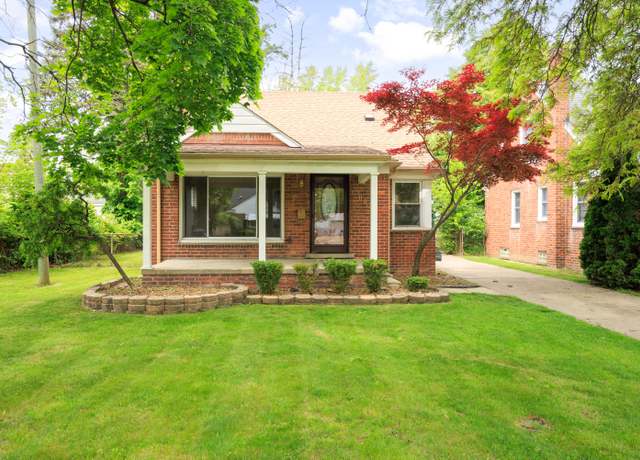 Property at 8027 Hazelton St, Dearborn Heights, MI 48127, 3 beds, 1.5 baths